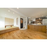 キッチンを中心に、区切らない自由な家