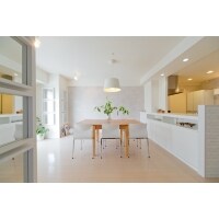 シンプルインテリアが似合う明るい家