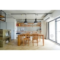 アンティークフローリングのマイルドインダストリアルハウス