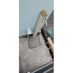 使い勝手の悪い散水栓を立水栓に交換しました
