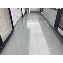 ベランダのウレタン防水工事　継ぎ目の無いシームレスな塗膜防水
