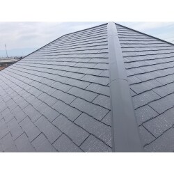 経年劣化により色あせたスレート屋根の塗装工事をしました