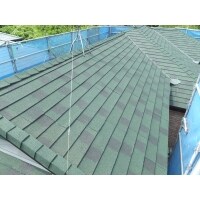 スレート屋根から天然石粒付金属瓦による屋根カバー工法工事