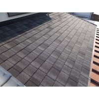古く劣化したスレート屋根にディプロマットでカバー工法