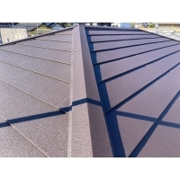 断熱材付ガルバリウム鋼鈑屋根　スーパーガルテクトでカバー工法