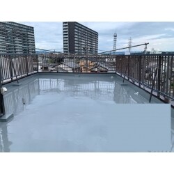 名古屋市熱田区で屋上防水の修理メンテナンスをしました。
今回はウレタン防水を使ったメンテナンスです。
防水は劣化が進むと雨漏りのリスクが高まります
定期的なメンテナンスをしていきましょう