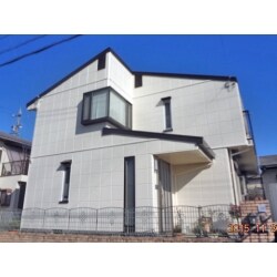 外壁は、フッ素塗料をご採用頂き、艶のあるきれいなホワイトで仕上がりました。