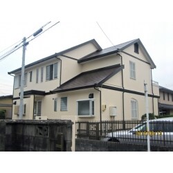 屋根、外壁共劣化が進んでいましたので、1工程多くとることで、仕上がりがきれいになりました。
喜んでいただけて良かったです。
