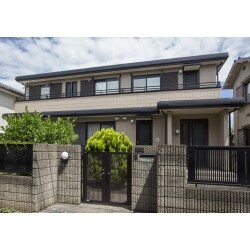 施主様の通勤途中で弊社がたまたま塗装工事を施工させてもらっておりました。
「それを毎日見ていて、とても丁寧に仕事をしているので信頼できる業者だと感じた」と弊社にご依頼をいただきました！