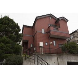 大地の色「赤」でイメージを一新！　外壁塗装