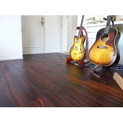ギターを弾くための部屋～床材にこだわったリフォーム