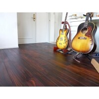ギターを弾くための部屋～床材にこだわったリフォーム