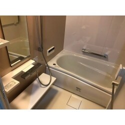 マンションの水廻りリフォームしました。
浴室・洗面化粧台・便器の入替えをしました。
とても使いやすく、綺麗になったと喜ばれていました。