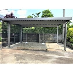 2台用耐雪型のカーポート工事をさせていただきました。
横からの雨の吹込を考え片面にサイドパネルを取付しました。
丈夫な折板屋根とサイドパネルが愛車を保護し、汚れや傷みが軽減されました。
お車の出し入れもしやすく、快適にお過ごしいただけます。
※カーポート設置後でも後付けできますのでお気軽にご相談下さい。
