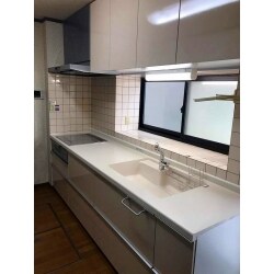 収納たっぷりな広々キッチンへ