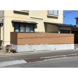 天然木調のお洒落な目隠しフェンス!