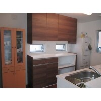 収納抜群のキッチンキャビネット取付工事