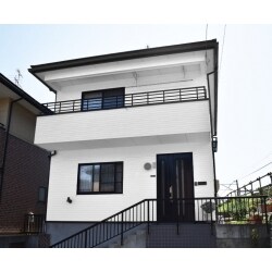 清楚感ある白に外壁を塗装