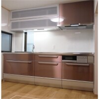 光沢のあるオールステンレスのキッチン!