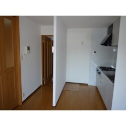 キッチンスペースの間仕切りを設置しました。