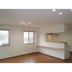 食堂だった店舗部分をＬＤＫに改装しました。