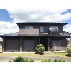 M社のオリジナル塗装【まるごと塗装】。今回はシリコン塗装を施工しました。落ち着いた印象になりましたね。屋根外壁の元の状態も良好だったため、高品質な仕上がりとなりました。
施工後、第三者機関による厳しい完了検査を行い合格。リフォーム瑕疵保険の適応となりました。