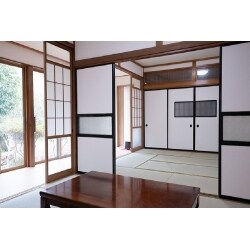 築50年の木造住宅でしたので、既存の柱を活かし尚補強し耐震性を高めながらエリア断熱工事をし、水廻りを中心に設備を入替えヒートショックの起きない間取りをご提案して長く住み続けていただける住宅に生まれ変わりました。