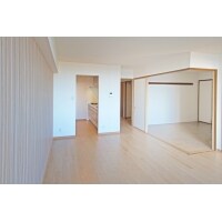 お気に入りのクロスでゆったりくつろげるリビングへリフォーム