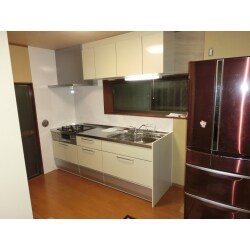 耐震診断、耐震補強をして、屋根は軽い物へ、キッチンは明るいキッチンになりました。
