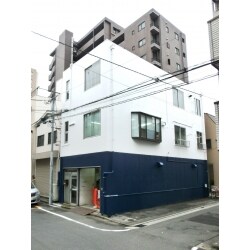会社らしく明るく素敵に仕上がりました。
汚れに強い塗料の為、綺麗が長続きします。