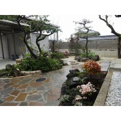 鮮麗された癒される和風なお庭に