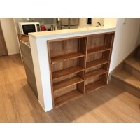 キッチンカウンターに造作棚
