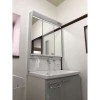 三面鏡の洗面化粧台