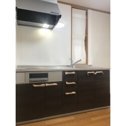 二階の納戸として使用していた4.5帖洋室に、ミニキッチンを新たに設置してキッチンにしました。