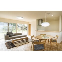 窓側に面していた窓を活かし、明るく開放感のあるリビング・ダイニングに生まれ変わりました。