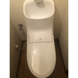 手洗い付きトイレから、同じく手洗い付きトイレへのリフォーム。

