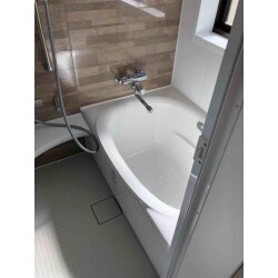古くなった浴室をリフォーム。
広さはそのままに、好みの色合いやデザインで高級感のある浴室に生まれ変わりました。