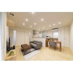 使用していない納屋を住まいへとリノベーション。
断熱性能をしっかりと備え、生活動線をコンパクトにまとめた
シンプルで過ごしやすい間取りになりました。