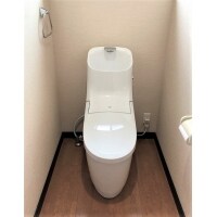 手洗い付きトイレですっきりとした空間に。