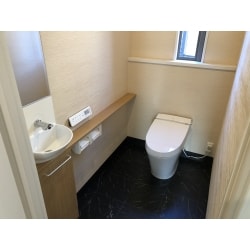 新しくLIXILトイレサティスにリフォームしたことで、より快適なトイレ空間となりました。