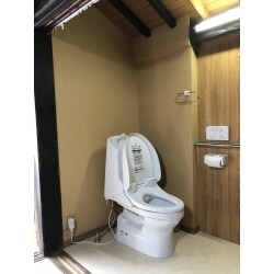トイレ内を広げて壁で囲い、お客様のご要望を叶えました！