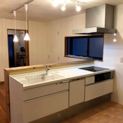 DIYできる箇所は自分達でやりたいというお客様との共同リフォーム。
お客様と一緒に創り上げる住まいの完成です。