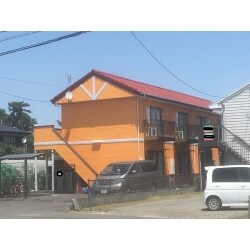 静岡といえば「みかん！」ということで、静岡県外にお住まいのオーナー様ご希望のオレンジ色に外壁塗装しました。