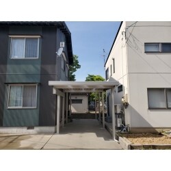 北陸ならではの雪対策･･アルミでの車庫これで今年の冬の車の屋根の上の雪卸はしなくても良いと･･･
大きな車をお持ちで毎回四苦八苦していた様子