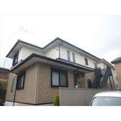 施主様のご要望の、高品質塗料での施工になります。
施行前の建物の状態は、経年の劣化は確認できましたが特に大きな不具合はありませんでした。
素地調整と下地作りを入念に行なった高品質施工をお届けしました。
