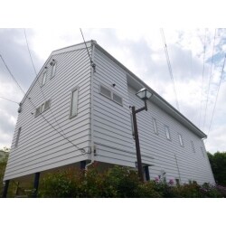外壁、屋根、付帯塗装もふくめて、納得できる仕上げでお引渡しが出来たと思います。外壁塗装は、ひと手間工程をくわえるだけで品質が大きく左右されます。安心して工事をお任せいただいた分、お施主様に対しても施工で還元させていただきました。
