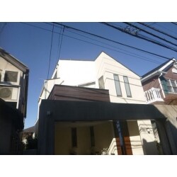 外壁、屋根、付帯塗装もふくめて、納得できる仕上げでお引渡しが出来たと思います。外壁塗装は、ひと手間工程をくわえるだけで品質が大きく左右されます。安心して工事をお任せいただいた分、お施主様に対しても施工で還元させていただきました。

