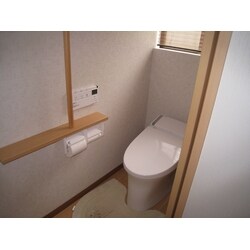 お手入れ楽で、ゆったりトイレリフォーム