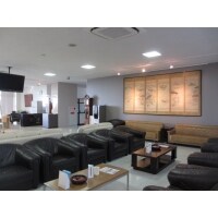 広々した待合室の空間