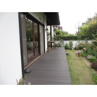 縁側のウッドデッキ